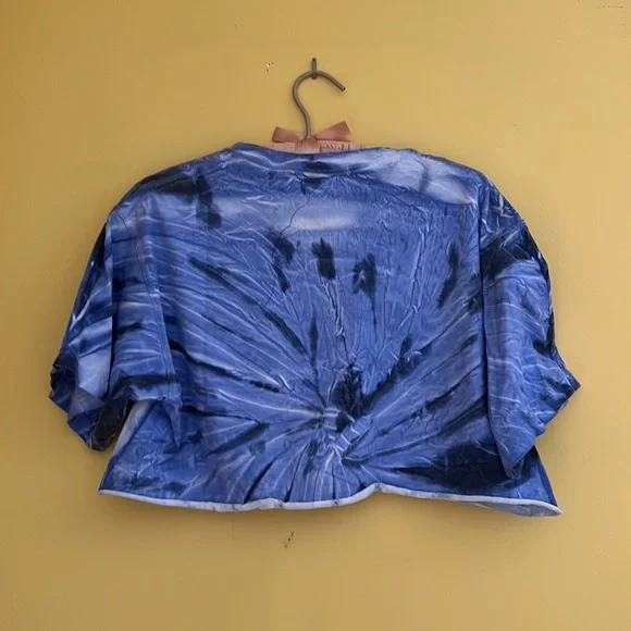 Outer Banks Tie-Dye Crop Top size medium - Picture 4 of 10